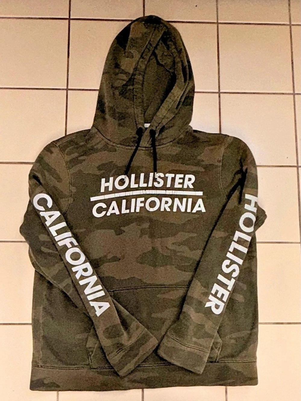 Hollister Camo Pullover Hoodie Size Large